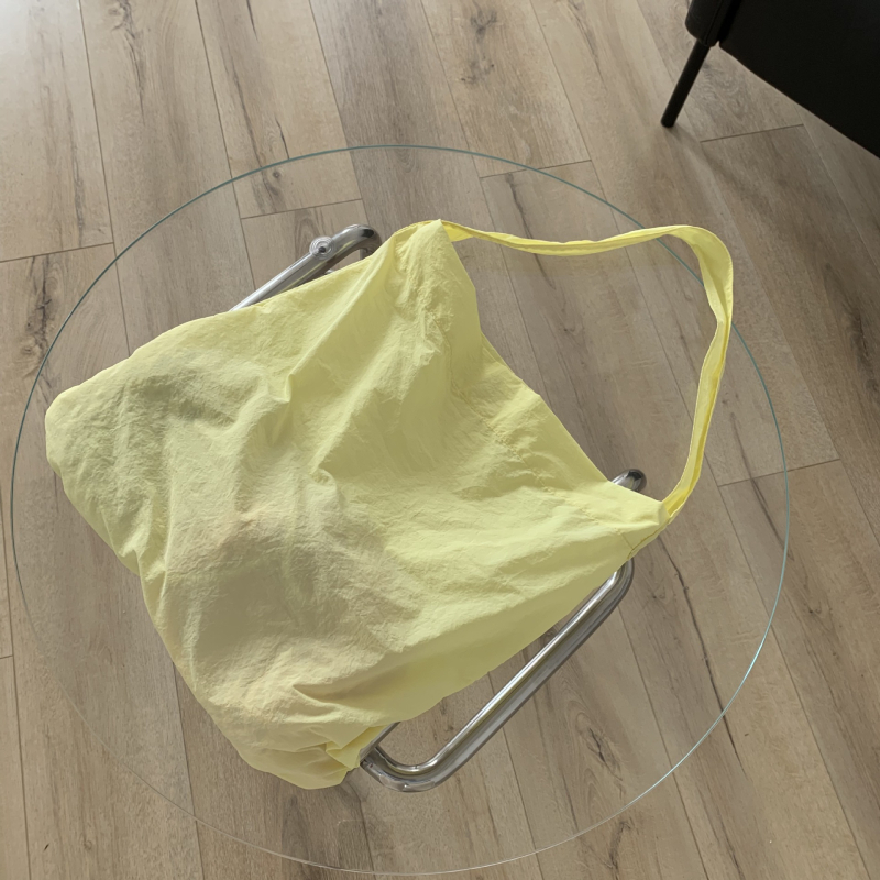 Sieviešu bucket soma, neilons ar kanvas tekstūru, vertikāla kvadrāta forma, Velcro aizdare, iekšējā atsešķa telefona kabata, viena pleca siksna, ikdienas lietošanai