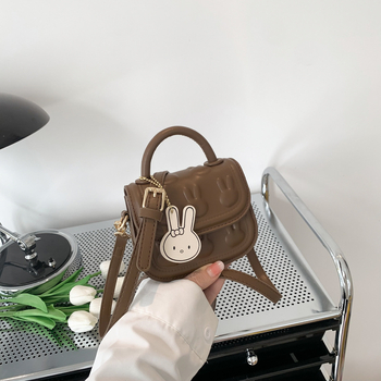 PU pečių rankinė su triušio reljefu, kvadratinė forma, korėjietiškas stilius, vasara 2023