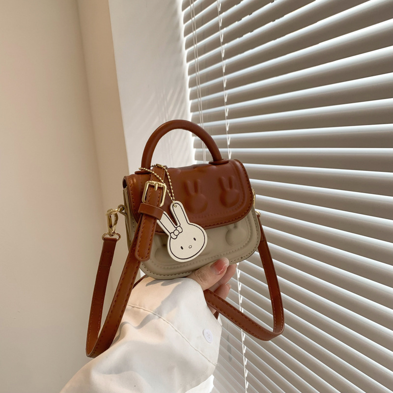 PU pečių rankinė su triušio reljefu, kvadratinė forma, korėjietiškas stilius, vasara 2023