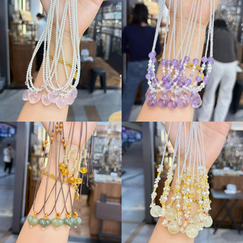 Természetes kristály nyaklánc, zodiákus alakú medál, reguláris lánc, kínai stílus (természetes kristály; kristály medál; reguláris lánc; zodiákus alak; kínai stílus)