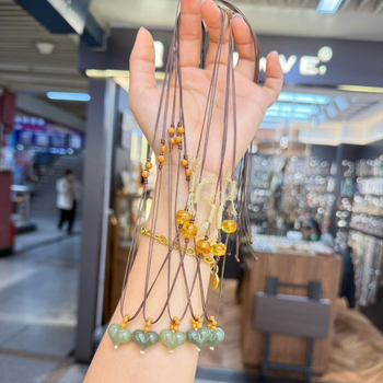 Természetes kristály nyaklánc, zodiákus alakú medál, reguláris lánc, kínai stílus (természetes kristály; kristály medál; reguláris lánc; zodiákus alak; kínai stílus)