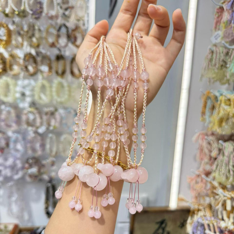 Természetes kristály nyaklánc, zodiákus alakú medál, reguláris lánc, kínai stílus (természetes kristály; kristály medál; reguláris lánc; zodiákus alak; kínai stílus)