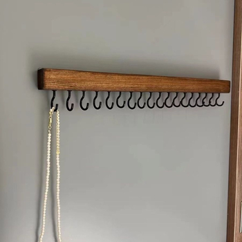 Puidust seinale kinnitatav juveelide riiul puurimisvaba kinnitus – kõrvarõngaste jaoks, 1 kiht