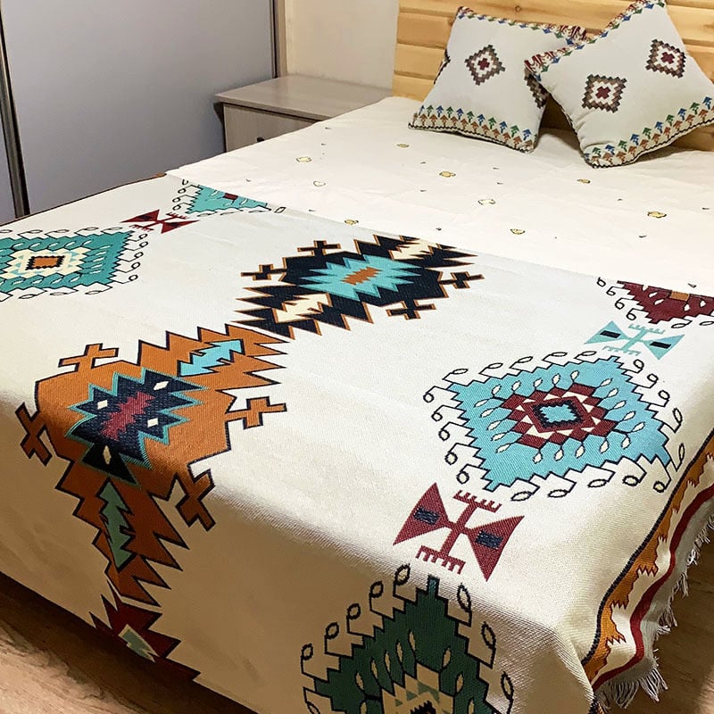 Boheemlase stiiliga polüesterist tekk, hotellistiil