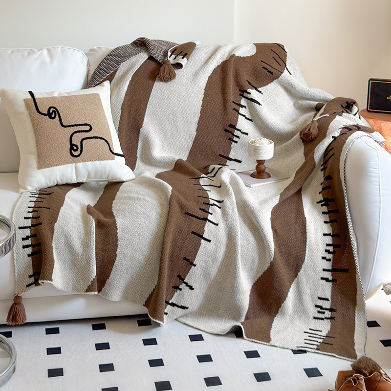 Šiaurietiškas retro megztas pledas — vienos spalvos, keturi metų laikai, stilius: lengvas prabangos įspūdis, medžiaga: vilna/kašmyras