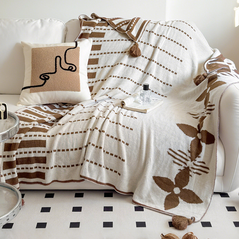 Šiaurietiškas retro megztas pledas — vienos spalvos, keturi metų laikai, stilius: lengvas prabangos įspūdis, medžiaga: vilna/kašmyras