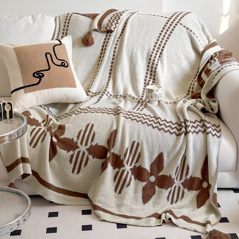 Šiaurietiškas retro megztas pledas — vienos spalvos, keturi metų laikai, stilius: lengvas prabangos įspūdis, medžiaga: vilna/kašmyras