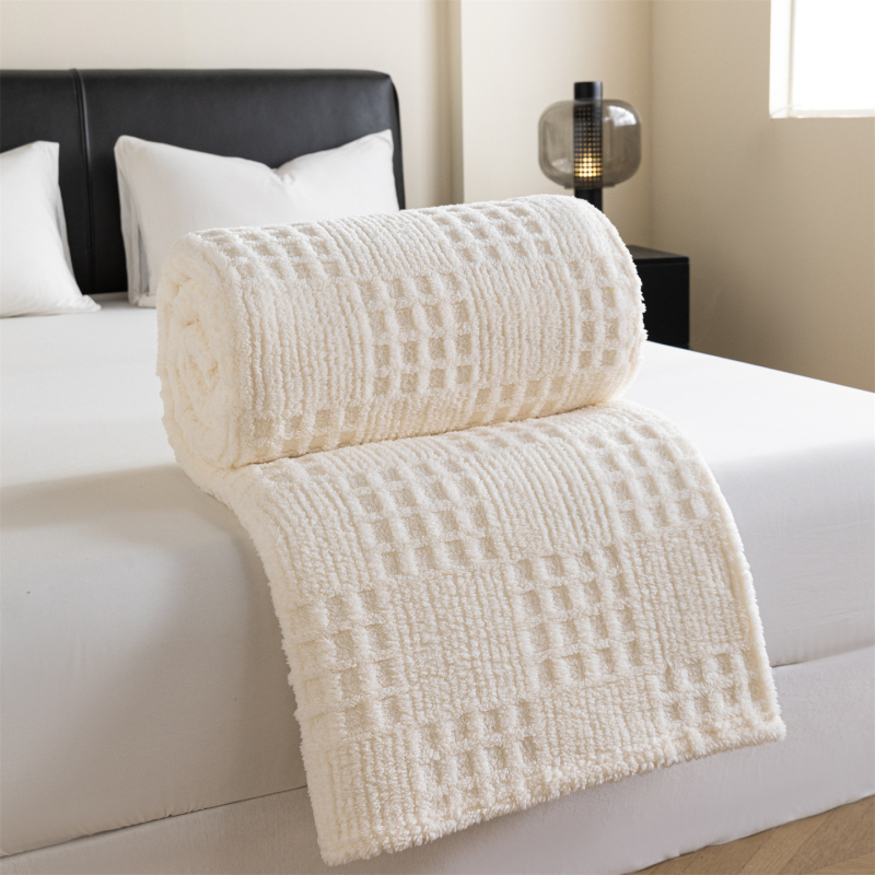 Jesen-zimska jacquard deka od mliječnog velura, jedne boje, s uzorkom waffles, za krevet i ured