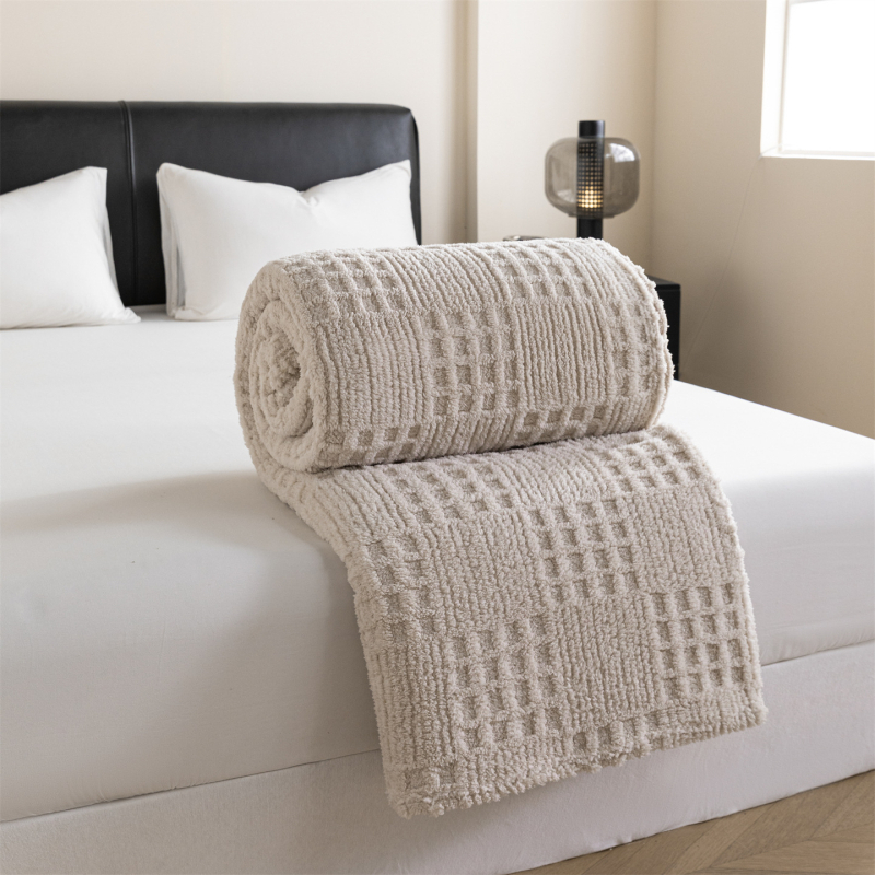 Jesen-zimska jacquard deka od mliječnog velura, jedne boje, s uzorkom waffles, za krevet i ured
