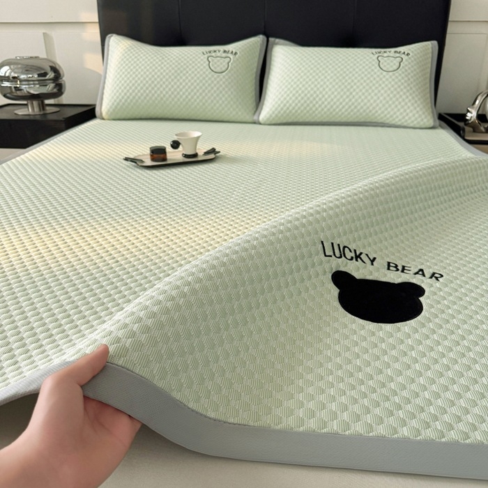 Kolm-osaline mattide komplekt jääsilkist ja rotangist, tikandiga, kokkupandav kaasaegne disain, Good Sleep Weaving