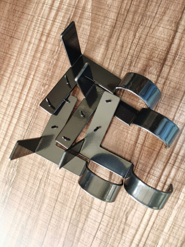 Aizkaru stieņa stiprinājums ar āķi | Materiāls: cinka sakausējums; Tips: universāls; Stils: moderns un vienkāršs