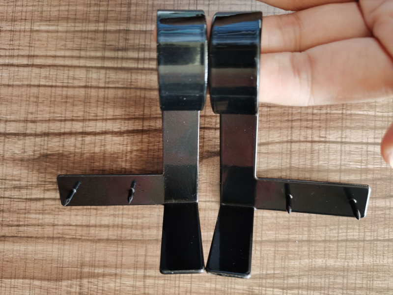 Aizkaru stieņa stiprinājums ar āķi | Materiāls: cinka sakausējums; Tips: universāls; Stils: moderns un vienkāršs