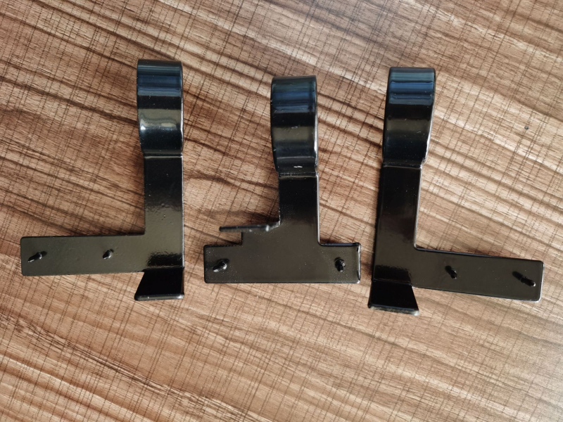 Aizkaru stieņa stiprinājums ar āķi | Materiāls: cinka sakausējums; Tips: universāls; Stils: moderns un vienkāršs