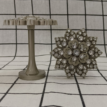 Sniega pārslas formas taisnais aizkaru āķis, cinka sakausējums + rhinestones, modelis Qx--014, piemērots karājamām aizkarēm, iekļauti skrūves un gumijas vāciņi