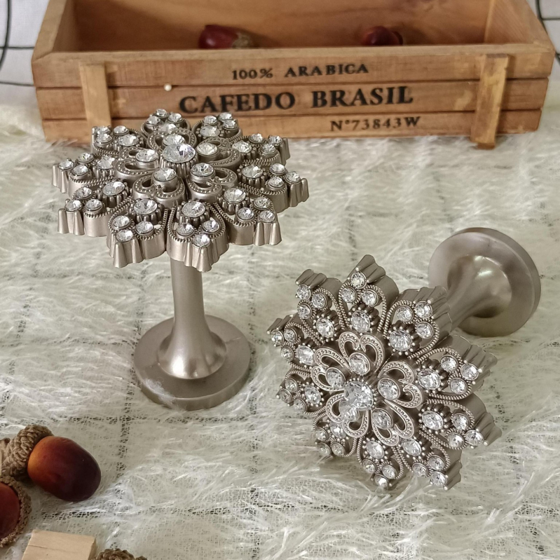 Sniega pārslas formas taisnais aizkaru āķis, cinka sakausējums + rhinestones, modelis Qx--014, piemērots karājamām aizkarēm, iekļauti skrūves un gumijas vāciņi