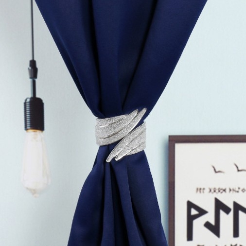 Aizkaru saitītes ar metāla diamanta spārniem un pavasara spraudņiem — Green seedlings, sakausējums, viegls luksusa stils, pielāgojams