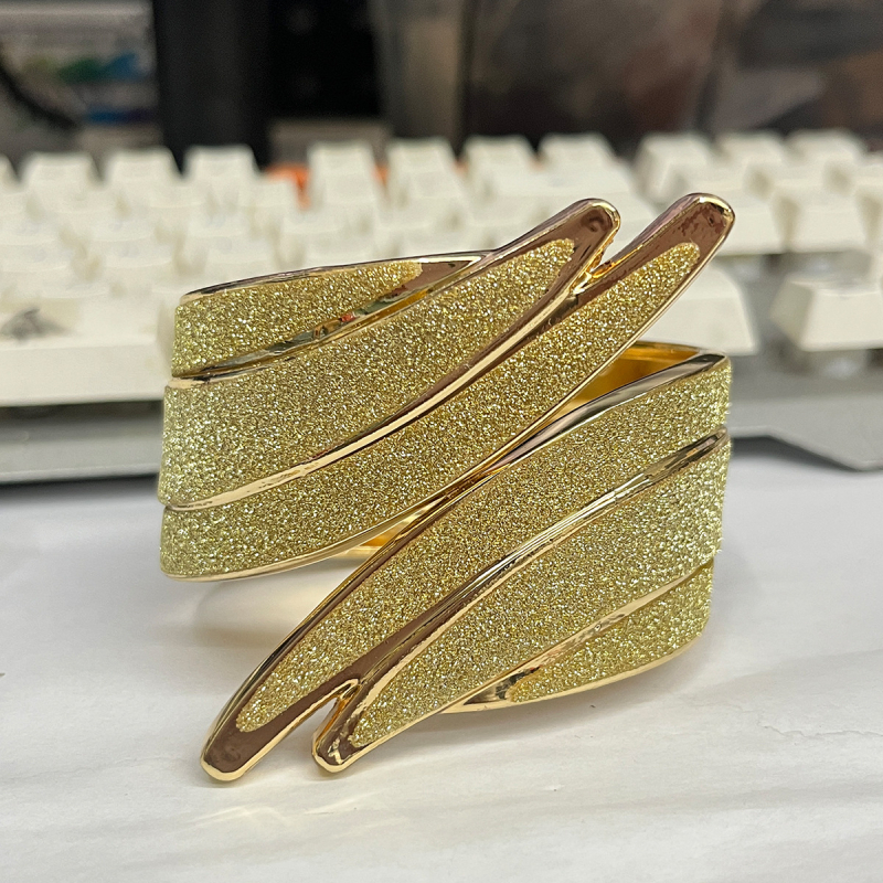 Aizkaru saitītes ar metāla diamanta spārniem un pavasara spraudņiem — Green seedlings, sakausējums, viegls luksusa stils, pielāgojams