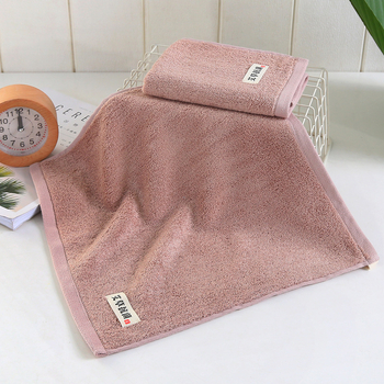 Kvadratni ručnik za lice od bambusovih vlakana s prirodnom antibakterijskom zaštitom, težina 55 g, 32 niti, jednostruko pređa, tkanina običnog pletenja