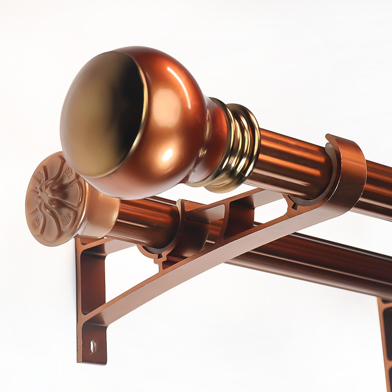 Carrey sērijas aizkaru relu sistēma – alumīnija sakausējums, sānu uzstādīšana, vienrindu un divrindu vadība, mūsdienīgs minimālisks stils, piederumi iekļauti