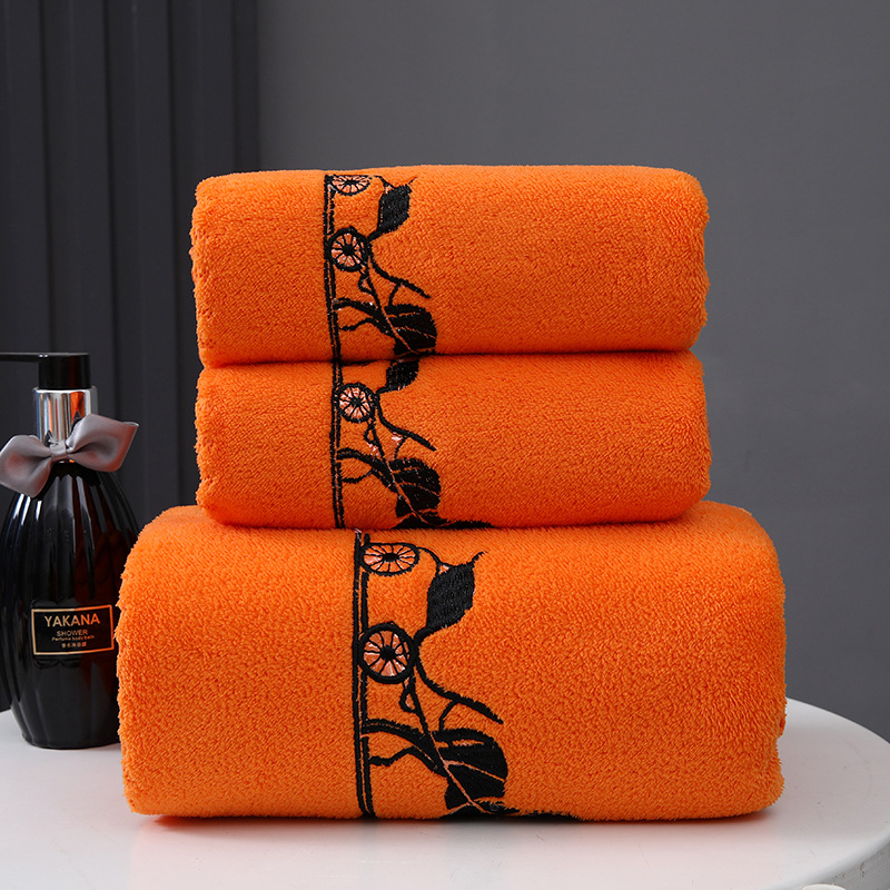 Комплект кърпи за баня в подаръчна кутия от коралов флис, три части, 700 г, бродиран логотип, налична персонализация