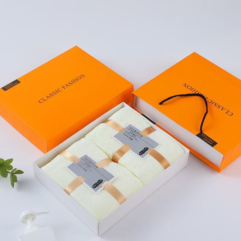 Комплект кърпи в подаръчна кутия — коралов плюш, абсорбиращи кърпи, сет от две кърпи, около 130 г за всяка, възможност за лого