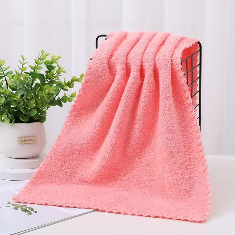 Комплект кърпи в подаръчна кутия — коралов плюш, абсорбиращи кърпи, сет от две кърпи, около 130 г за всяка, възможност за лого