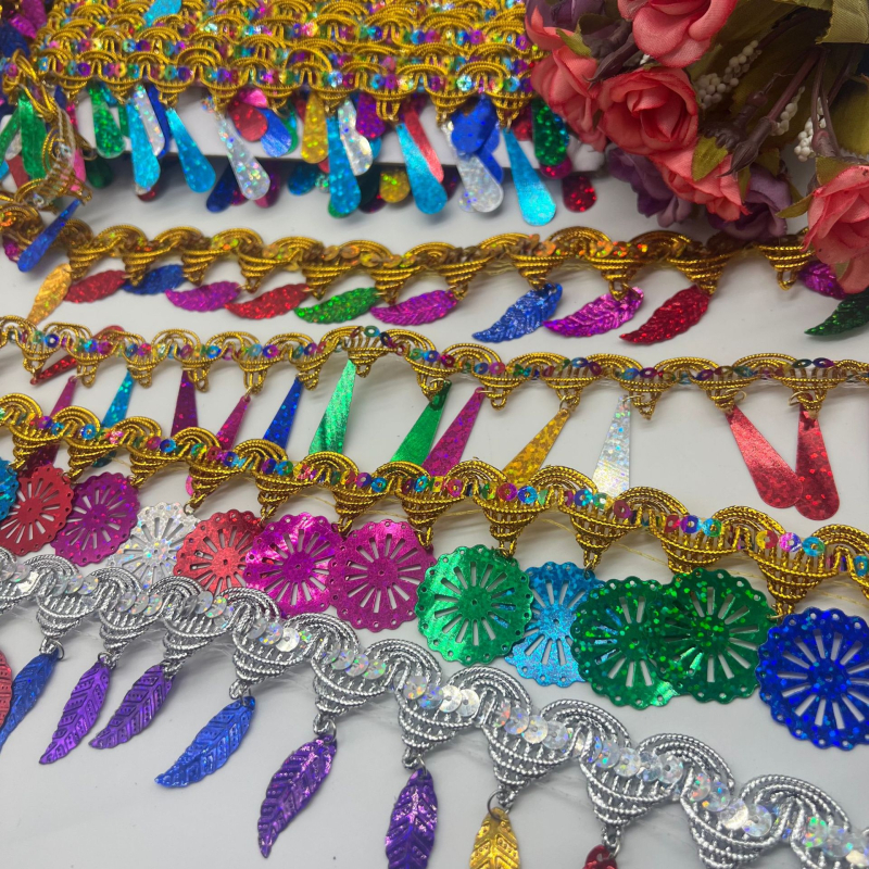 Rankų darbo lazeriu iškirpta kutų nėrinių juostelė su karoliukais, poliesteris – lapų rašto etniniams aksesuarams