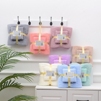 Set prosoape Coral fleece într-o cutie cadou, trei piese, 600 g în total, țesătură simplă, brocart poliester