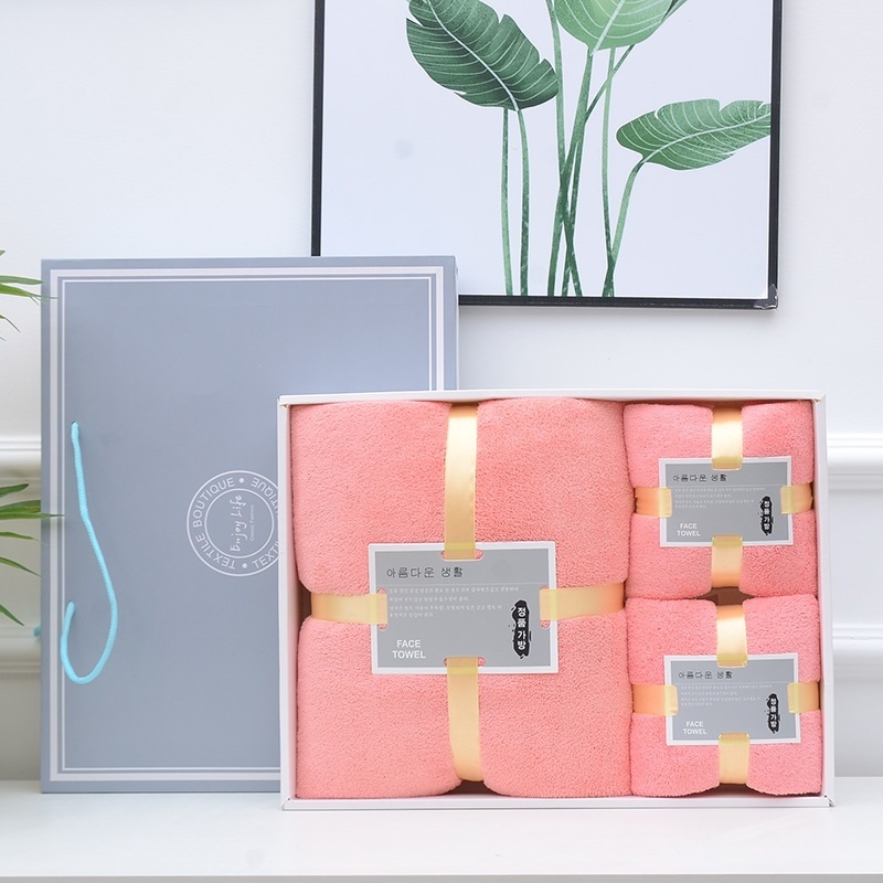 Set prosoape Coral fleece într-o cutie cadou, trei piese, 600 g în total, țesătură simplă, brocart poliester