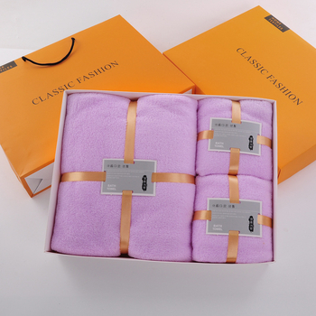 Подаръчна тройка хавлиени кърпи от коралов флийс в сватбена подаръчна кутия, персонализирано лого, 370 g/m²