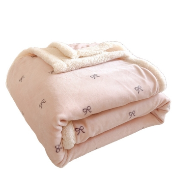 Deka od mliječnog fleiesa | Geometrijski i karikaturalni uzorak | Težina 1500–2000 g | Za sve sezone | INS stil