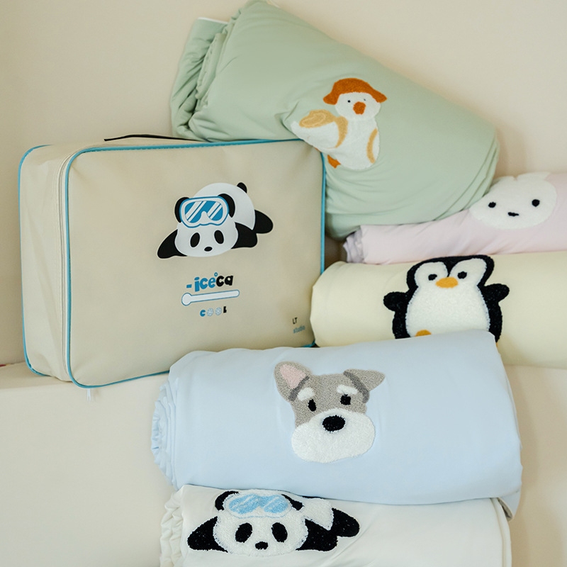 Izšivana dječja karikatura deka s hlađenom tkaninom, punjenje od poliestera, reaktivno bojanje, gustoća tkanine 128x68