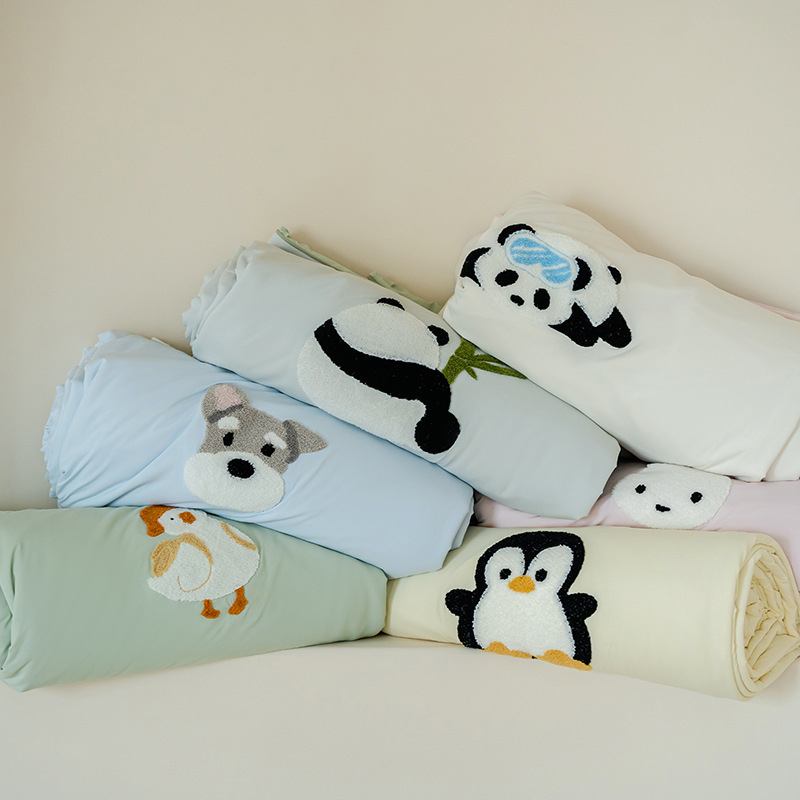 Izšivana dječja karikatura deka s hlađenom tkaninom, punjenje od poliestera, reaktivno bojanje, gustoća tkanine 128x68