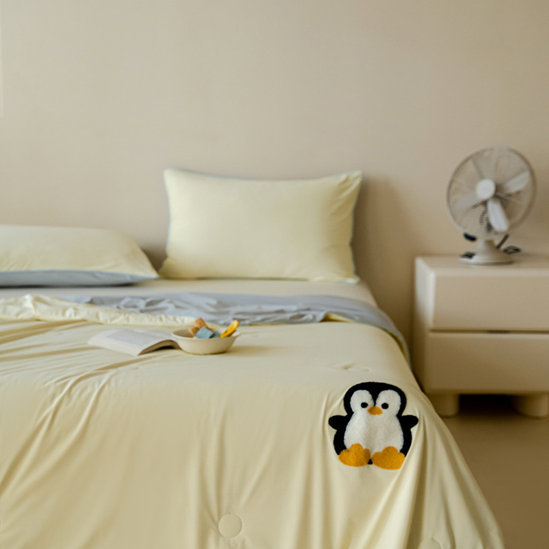 Izšivana dječja karikatura deka s hlađenom tkaninom, punjenje od poliestera, reaktivno bojanje, gustoća tkanine 128x68