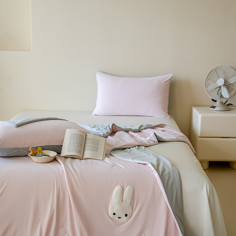 Izšivana dječja karikatura deka s hlađenom tkaninom, punjenje od poliestera, reaktivno bojanje, gustoća tkanine 128x68