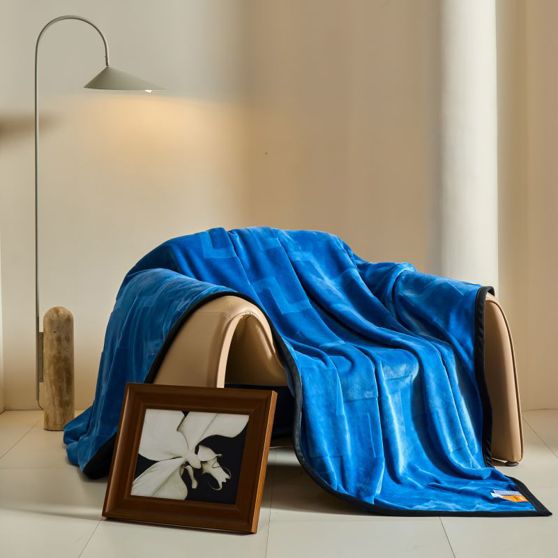 Deka od mliječne vune | Poliester • Težina 1500–2000 g • Za sve sezone • Stil: moderni jednostavnost