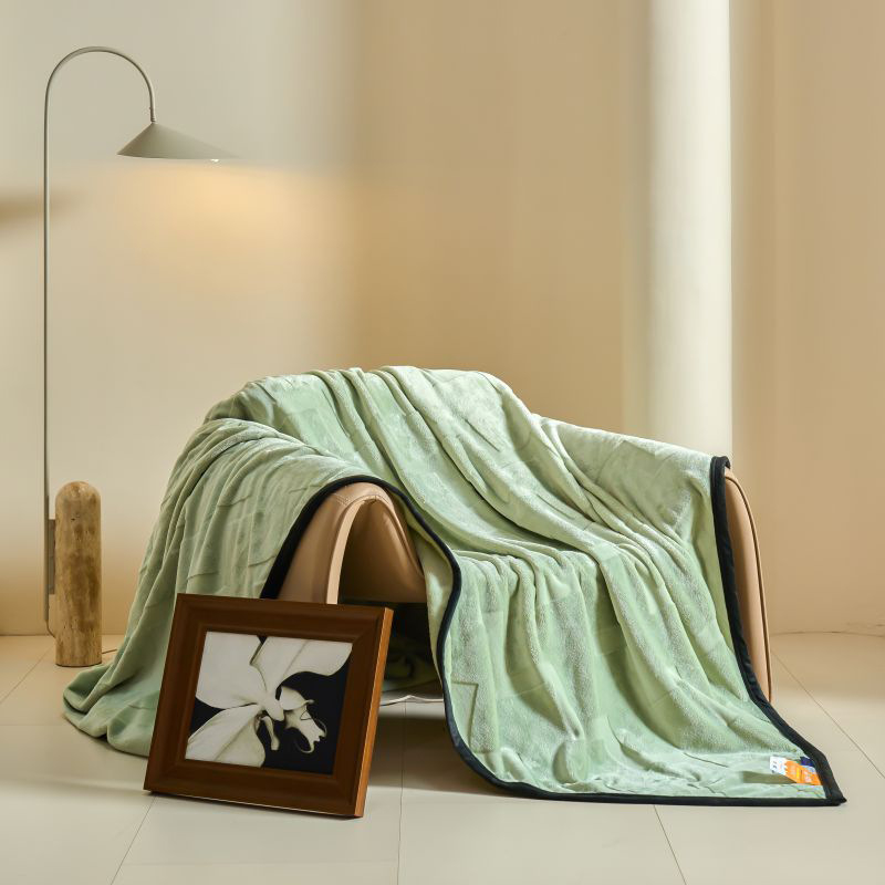 Deka od mliječne vune | Poliester • Težina 1500–2000 g • Za sve sezone • Stil: moderni jednostavnost