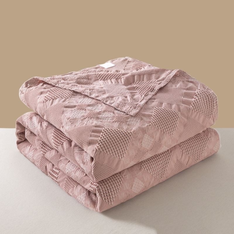 Pamukovo gauzasto ćebe-ručnik od pamuka s hollow jacquard pletenjem; reaktivno bojenje; pogodno za proljeće i jesen; težina 0.55–1.0 kg; jednostavan, moderan stil.
