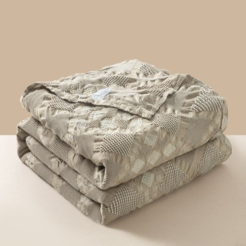 Pamukovo gauzasto ćebe-ručnik od pamuka s hollow jacquard pletenjem; reaktivno bojenje; pogodno za proljeće i jesen; težina 0.55–1.0 kg; jednostavan, moderan stil.
