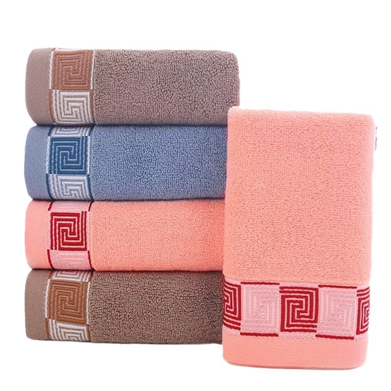 Pamut jacquard fürdőtörölköző, elülső oldal 32 szál, hátsó oldal 14 szál; tömeg 140–170 g; törölköző arc- és testhasználatra