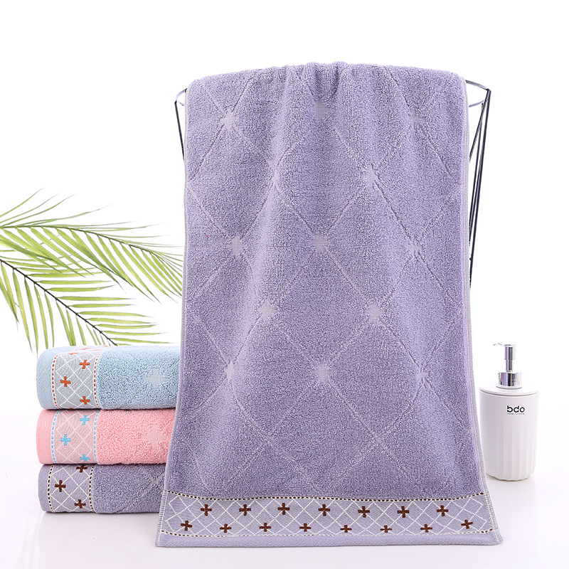 Pamut jacquard fürdőtörölköző, elülső oldal 32 szál, hátsó oldal 14 szál; tömeg 140–170 g; törölköző arc- és testhasználatra