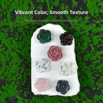 Krištolo neapdirbtas akmuo – rožės graviruota skulptūra, šiuolaikinio minimalistinio stiliaus akmens dekoracijai dovanai