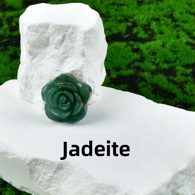 Krištolo neapdirbtas akmuo – rožės graviruota skulptūra, šiuolaikinio minimalistinio stiliaus akmens dekoracijai dovanai