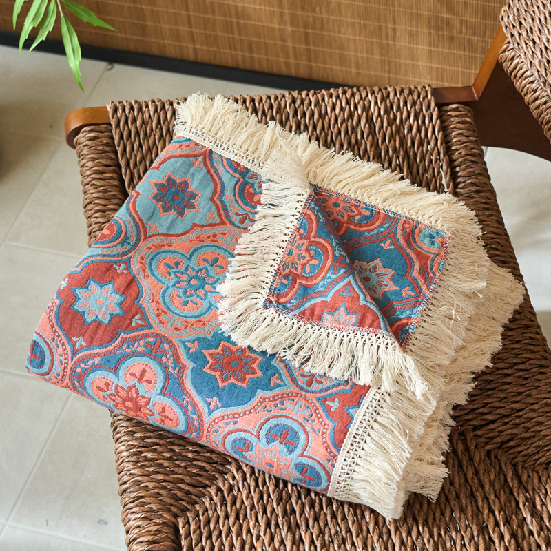 Šiaurietiško stiliaus trijų sluoksnių pledas iš medvilnės ir lino su augalų bei gėlių raštu, 1500–1999 g