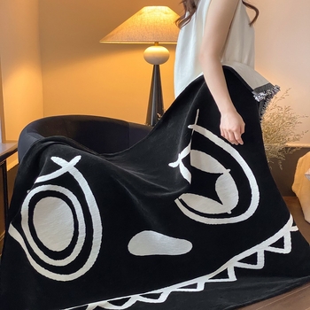 Плетено кадифено одеяло с лек лукс стил (Есен–Зима; 1000–1499 g; Полиестер)