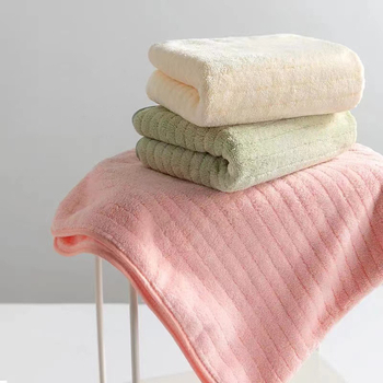 Set de prosoape pentru corp și față din coral fleece, țesătură simplă, greutate 80–100 g.