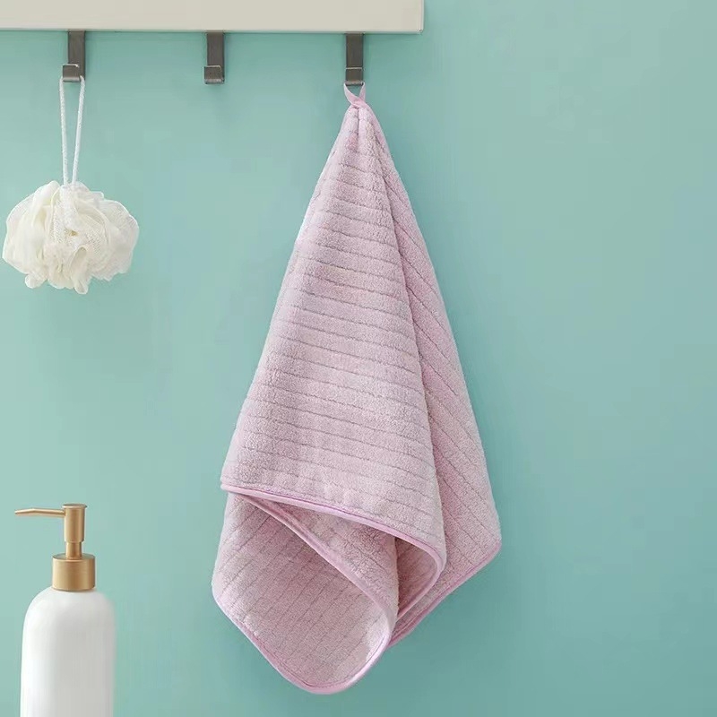 Set de prosoape pentru corp și față din coral fleece, țesătură simplă, greutate 80–100 g.