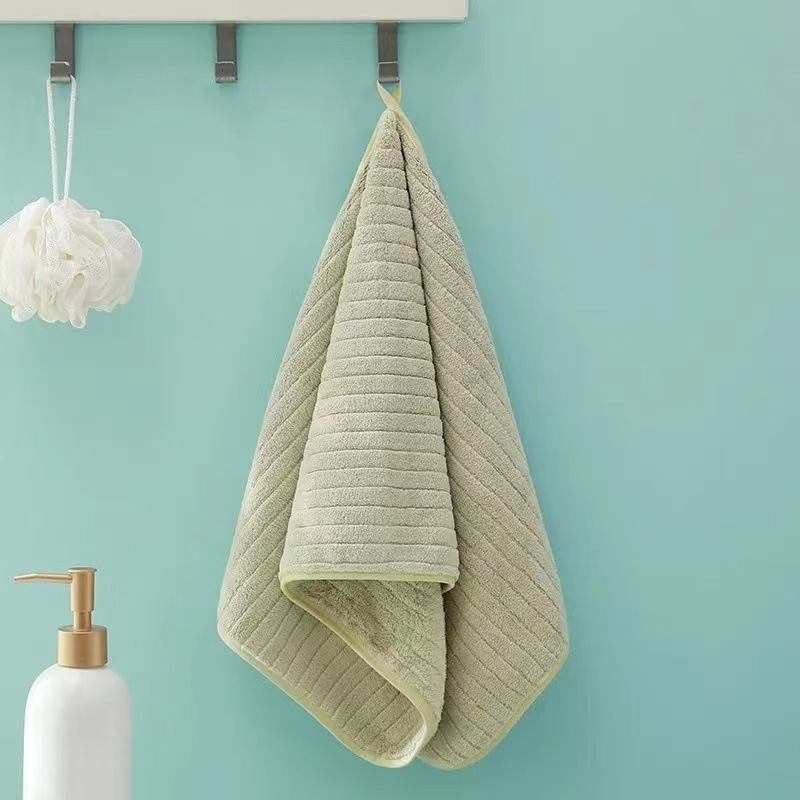 Set de prosoape pentru corp și față din coral fleece, țesătură simplă, greutate 80–100 g.