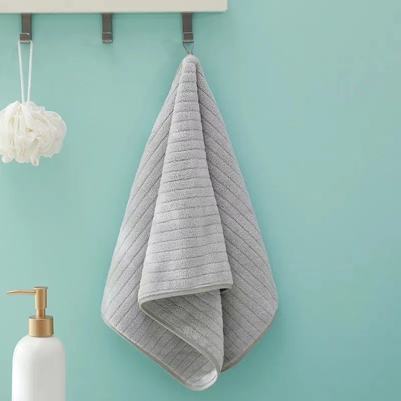 Set de prosoape pentru corp și față din coral fleece, țesătură simplă, greutate 80–100 g.