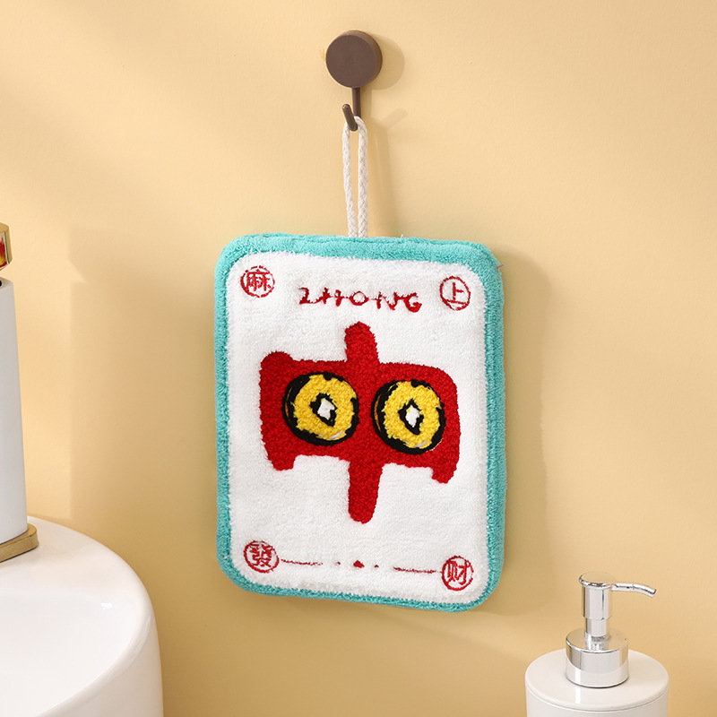 Käsi- käterätik korallfliisist, riputatav, hiina stiilis õnneliku motiiviga, tikitud ja servad on õmmeldud, 30–50 g